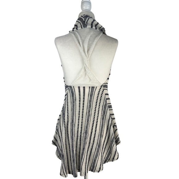 BOUTIQUE STYLE PULL OVER HALTER VEST - Picture 5 of 11